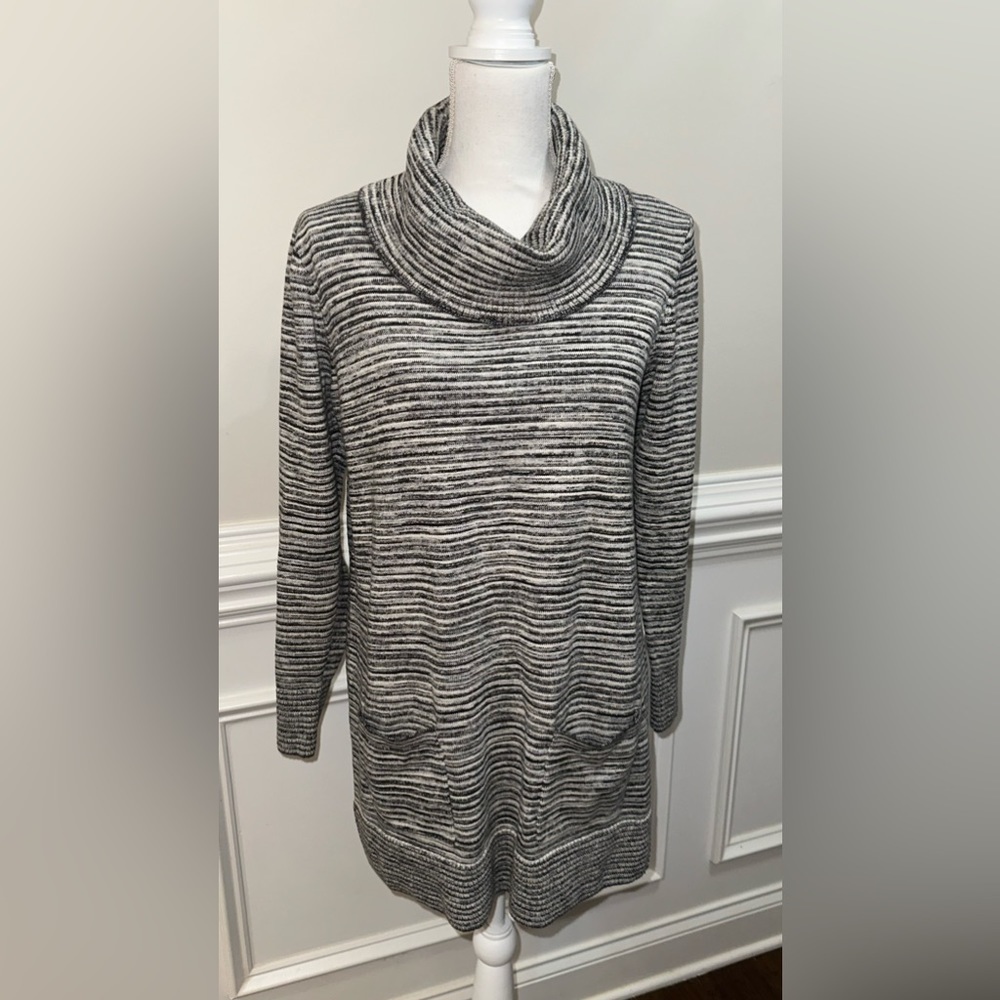 Eight Eight Eight Gray and White Striped Cowl Neck Cotton Tunic Sweater sz M